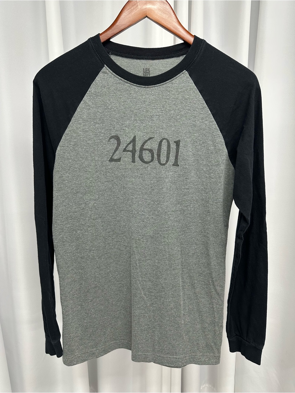 Les miserables  Gray & Black Raglan Long Sleeve Shirt with '24601' adult small